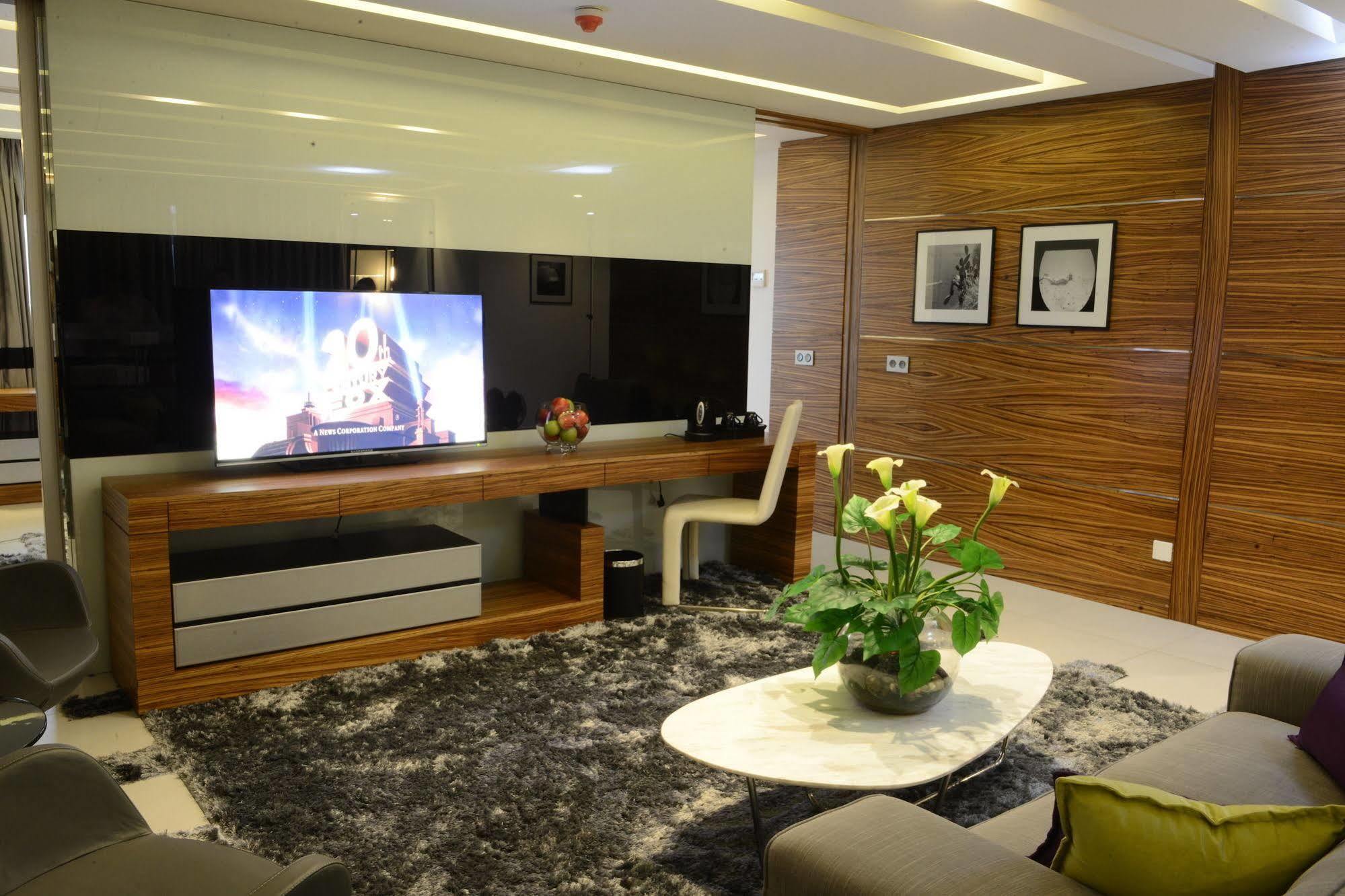 Warwick Stone 55 Hotel